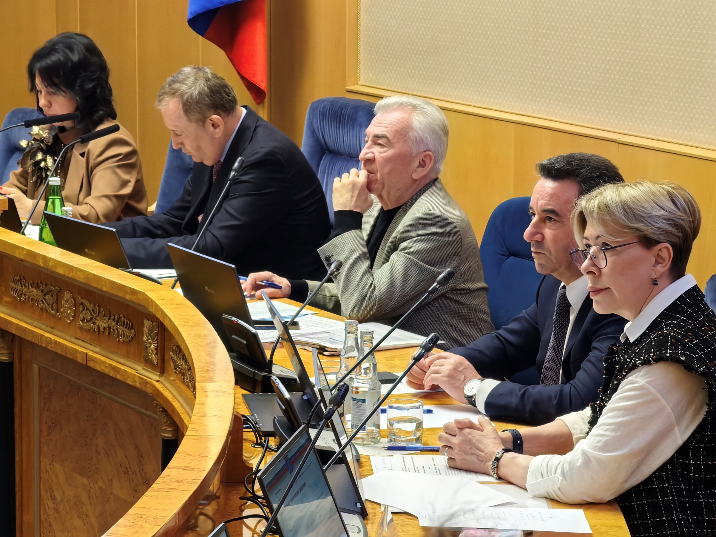 Рекордные суммы выделены в 2025 году на решение жилищных вопросов ленинградцев - Сегодня, 24 июня, глава Ленобласти провел рабочую встречу с депутатами Законодательного собрания 47 