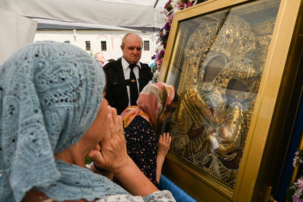 Сергей Бебенин поздравил верующих с 642-летием обретения Тихвинской иконы Божией матери - Вчера, 9 июля, в Тихвинском Богородичном Успенском мужском монастыре прошли масштабные торжества, пр