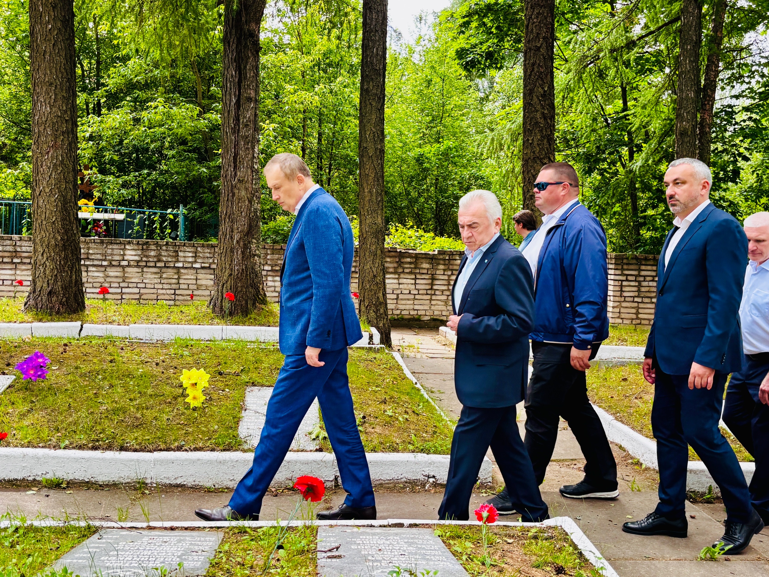 Сергей Бебенин поздравил верующих с 642-летием обретения Тихвинской иконы Божией матери - Вчера, 9 июля, в Тихвинском Богородичном Успенском мужском монастыре прошли масштабные торжества, пр